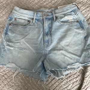 American eagle 90’s boyfriend short